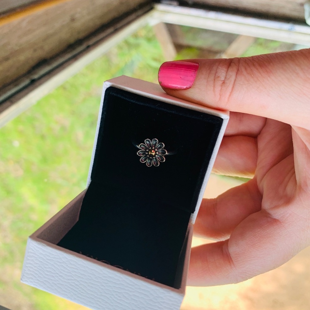 Pandora daisy ring